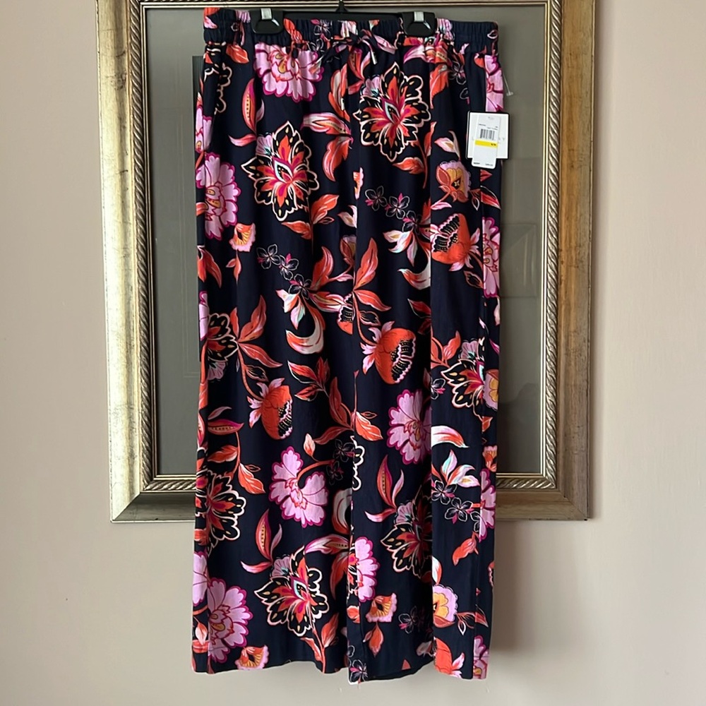 NWT Laundry by Shelli Segal Navy Floral Wide Leg Capri Pants Medium